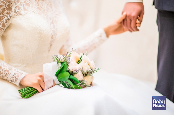 미혼남녀 2명 중 1명이 집을 소유하고 있어야 결혼할 수 있다고 생각했다.&nbsp;ⓒ베이비뉴스