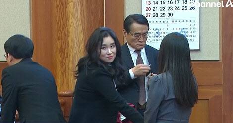 지난 4일 헌법재판소가 윤석열 대통령에 대해 파면을 선고한 직후 김계리 변호사의 모습 (사진=채널A 영상 캡처)