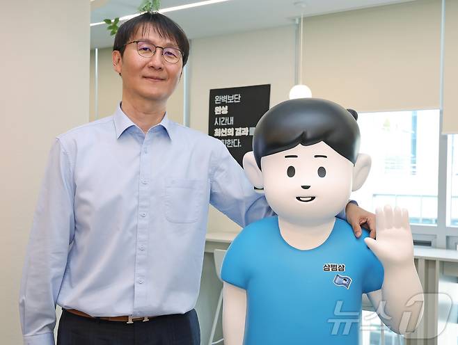 백주석 자비스앤빌런즈 대표가 16일 서울 강남구 자비스앤빌런즈 사옥에서 포즈를 취하고 있다. ⓒ News1 장수영 기자