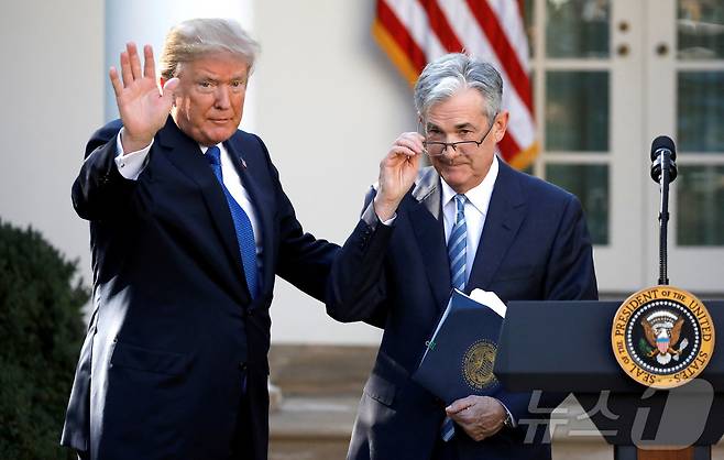 도널드 트럼프 미국 대통령이 지난 2017년 11월 2일 워싱턴 백악관에서 제롬 파월 연준 의장 지명자를 소개하고 있다. ⓒ 로이터=뉴스1 ⓒ News1 우동명 기자