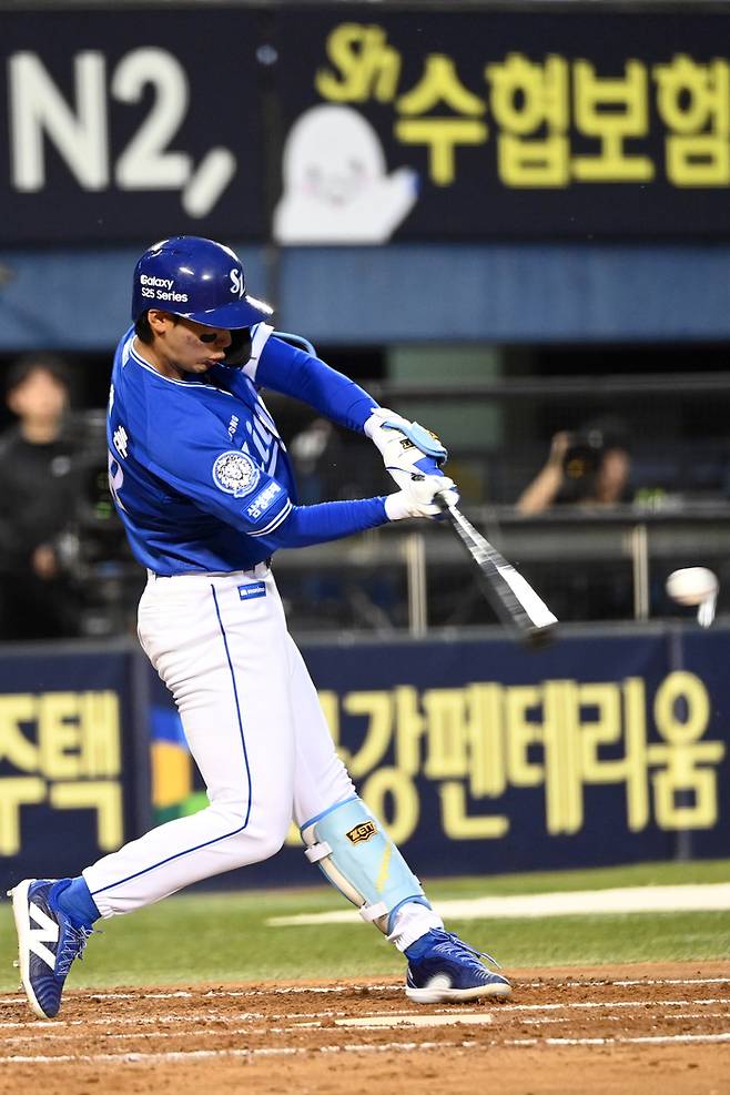 삼성 심재훈이 17일 서울 잠실구장에서 열린 2025 KBO리그 정규시즌 LG전 타석에서 들어서 타격하고 있다. 사진 | 삼성 라이온즈
