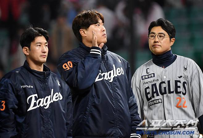 플로리얼의 결승타에 힘입어 시즌 2승에 성공한 선발 류현진.