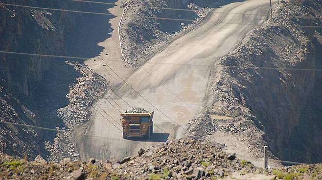 중국 내몽골자치구 바이윈어보 광구는 세계 최대 희토류 매장지 중 하나다