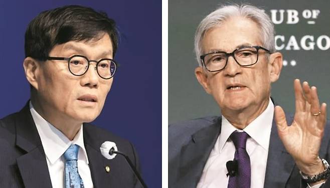 이창용 한국은행 총재가 17일 기준금리를 동결한 금융통화위원회 직후 기자간담회에서 발언하고 있다.(왼쪽 사진) 한은은 “1분기 성장률은 2월 전망치 0.2%를 밑돈 것으로 추정되며, 소폭의 마이너스(-) 성장 가능성도 배제할 수 없는 상황”이라고 밝혔다. 오른쪽 사진은 제롬 파월 미국 연방준비제도 의장이 지난 16일 시카고 이코노믹 클럽에서 연설하는 모습./사진공동취재단·AFP 연합뉴스