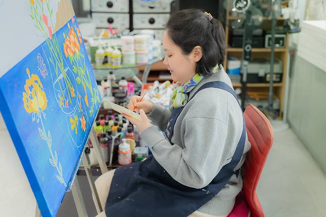 발달장애 미술작가 이다래씨.