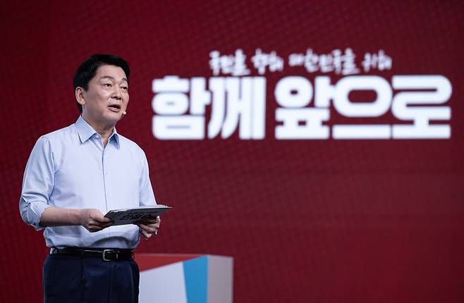 안철수 국민의힘 경선 후보가  18일 오후 서울 강서구 ASSA아트홀에서 열린 국민의힘 '제21대 대통령후보자 1차 경선 비전대회'에서 비전을 발표하고 있다. /국회사진기자단