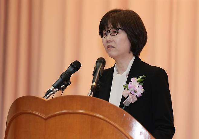 이미선 헌법재판관이 18일 서울 종로구 헌법재판소에서 열린 퇴임식에서 퇴임사를 하고 있다. ⓒ연합뉴스