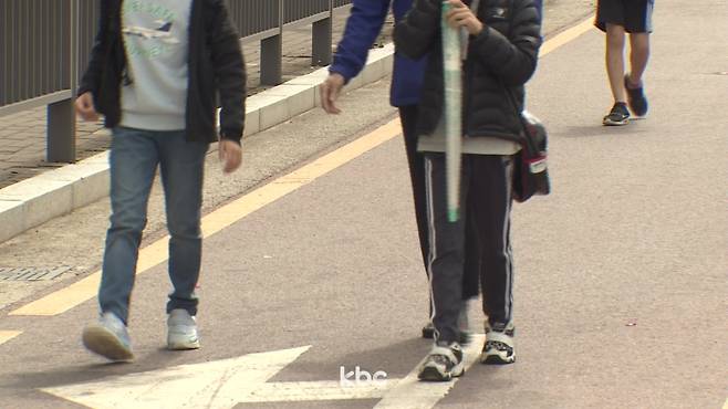 ▲ 하교 중인 초등학생들의 모습&nbsp;