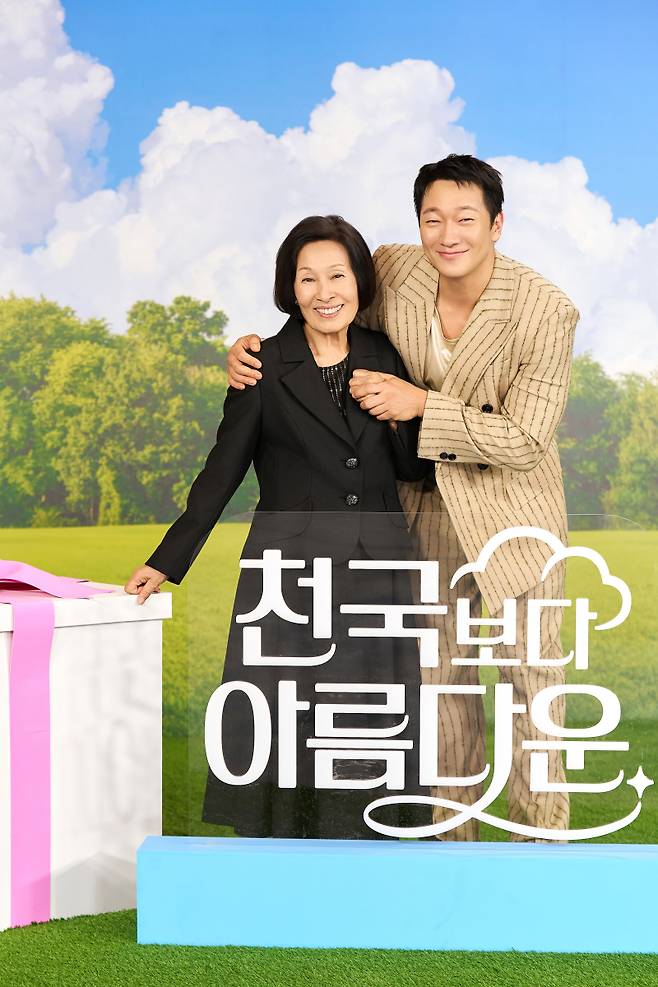 Kim Hye-ja (left) and Son Suk-ku (JTBC)