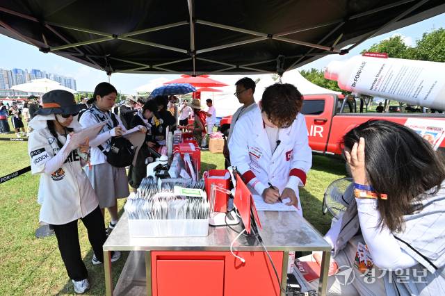 닥터포헤어 홍보 부스에선 두피 진단을 받을 수 있다. 선물도 준다.