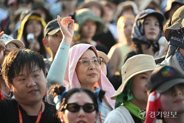 할머니도 락앤롤.