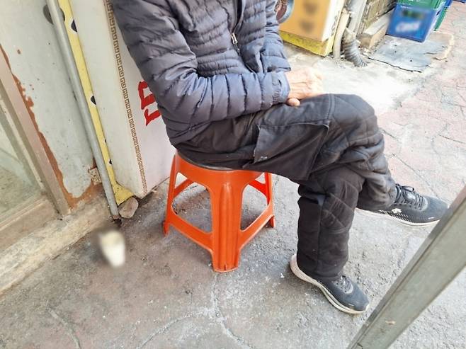 지난 16일 오전 부산 부산진구 부전동 서면역 인근에서 만난 70대 남성이 국민의힘 대선 경선 후보자들에 대해 이야기하고 있다. /사진=김지은 기자