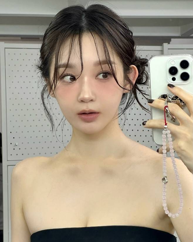 강민경이 자기가 운영하는 사업체 채용 공고를 내며 파격적인 복지 혜택을 제공했다. /사진=강민경 인스타그램 갈무리