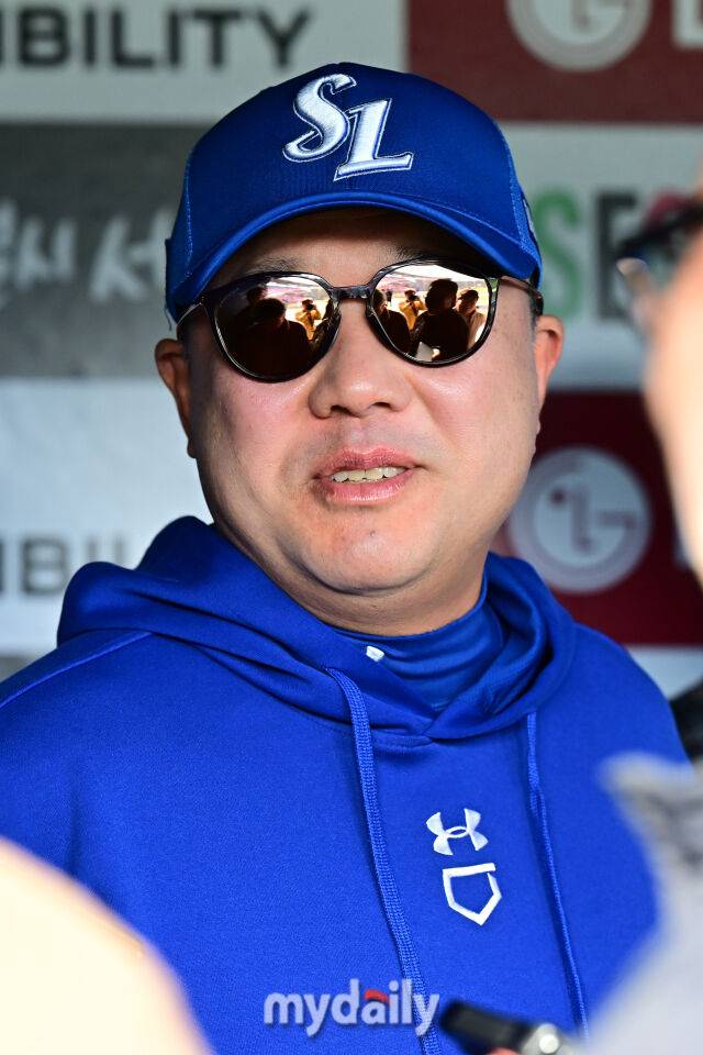 삼성 박진만 감독이 인터뷰를 하고 있다./마이데일리