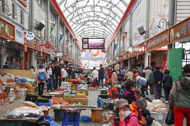 [양양=뉴시스] 양양전통시장 모습.(사진=양양군 제공)photo@newsis.com *재판매 및 DB 금지