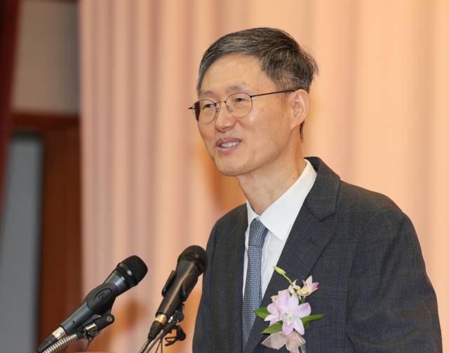 ▲문형배 헌법재판소장 권한대행이 18일 서울 종로구 헌법재판소에서 열린 퇴임식에서 퇴임사를 하고 있다. ⓒ연합뉴스