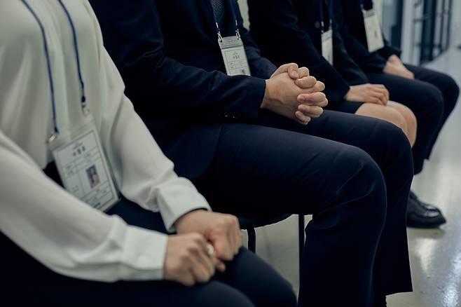 채용 면접을 기다리는 구직자들. 경기침체와 채용 축소로 인해 ‘취업 장기전’을 각오하는 청년들이 늘고 있다.&nbsp;게티이미지뱅크