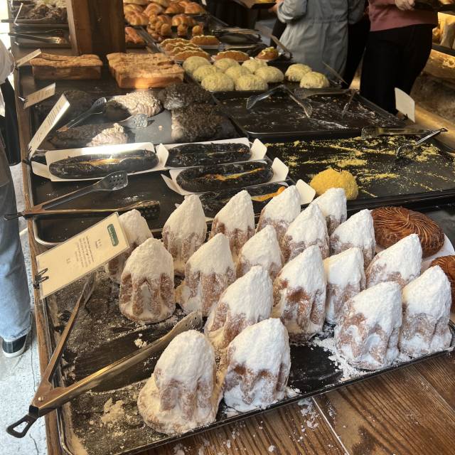 어린아이가 혀를 댄 영상이 확산되며 논란이 된 빵. 강민서 기자