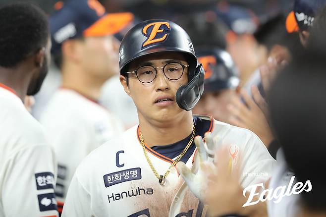 한화 내야수 채은성은 18일 대전한화생명볼파크에서 열린 '2025 신한 SOL Bank KBO 리그' NC와 정규시즌 첫 번째 맞대결에서 5번타자 1루수로 선발 출전했다. 홈런포를 포함해 5타점으로 활약해 공격에 활력을 불어넣었다. 한화 이글스