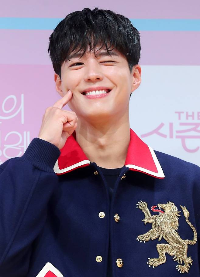 배우 박보검이 지난 11일 '더 시즌즈 - 박보검의 칸타빌레' 제작발표회에서 포즈를 취하고 있다. 사진=뉴시스