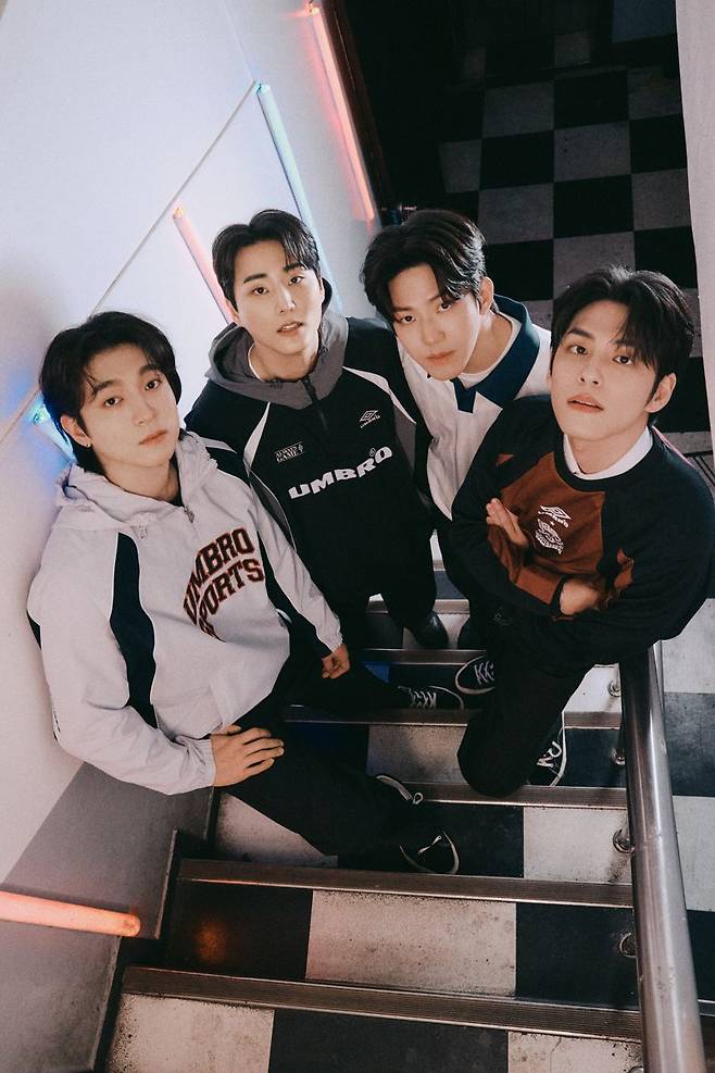 영국 스포츠 브랜드 엄브로(UMBRO) 앰버서더 데이식스.