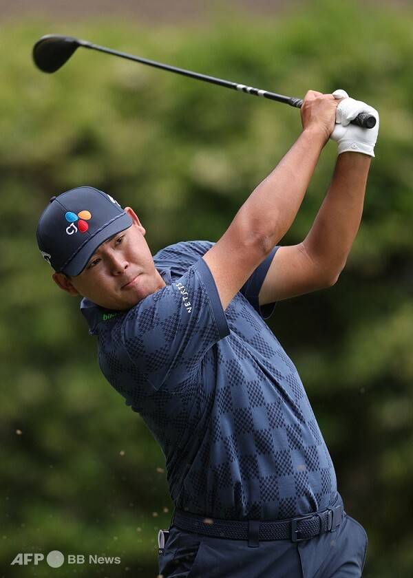 2025년 미국프로골프(PGA) 투어 시그니처 대회인 RBC 헤리티지에 출전한 김시우 프로가 2라운드에서 경기하는 모습이다. 사진제공=ⓒAFPBBNews = News1