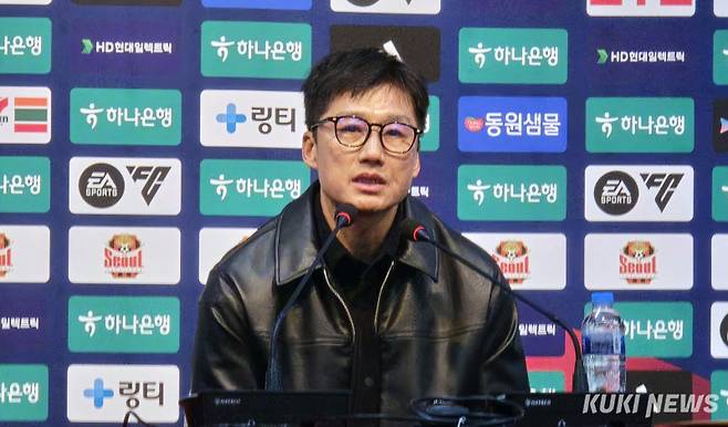 이정효 감독이 19일 오후 7시 서울월드컵경기장에서 열린 ‘하나은행 K리그1 2025’ 9라운드 FC서울과 원정경기가 끝난 뒤 기자회견에 임하고 있다. 김영건 기자
