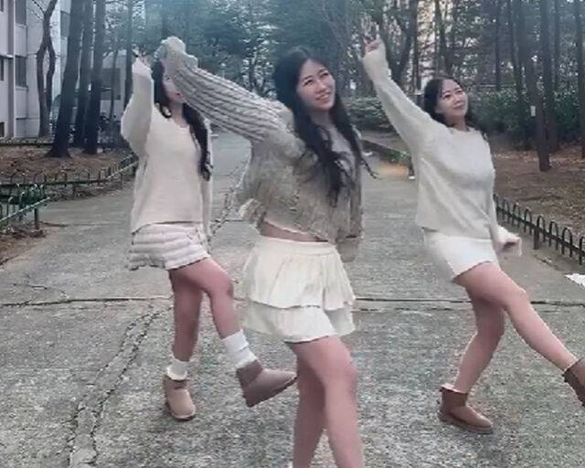 박찬민의 세 딸이 노래에 맞춰 춤을 추고 있다. / 박찬민 SNS 캡처