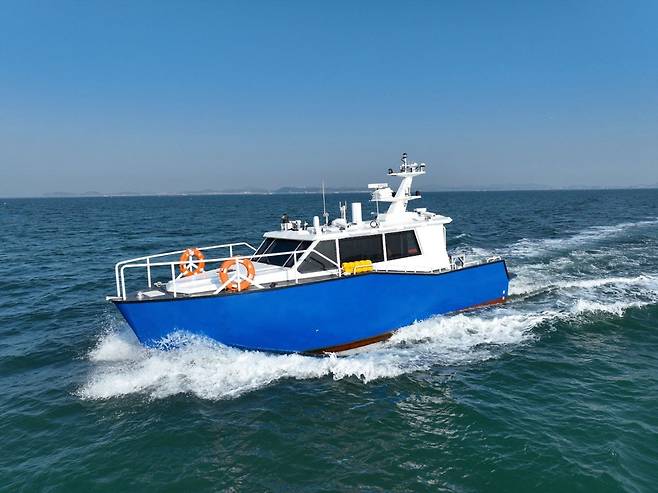 한화오션의 자율운항 전용 테스트 선박인 한비가 해상 시험을 하고 있다. [한화오션 제공]