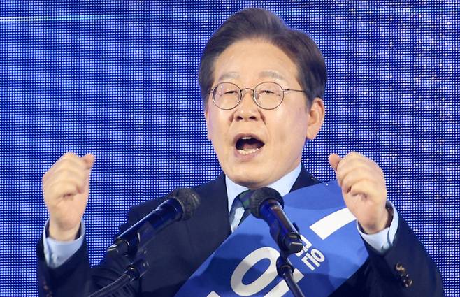 더불어민주당 이재명 대선 경선 후보가 19일 오후 충북 청주체육관에서 열린 '제21대 대통령선거 후보자 선출을 위한 충청권 합동연설회'에서 연설하고 있다. 연합뉴스