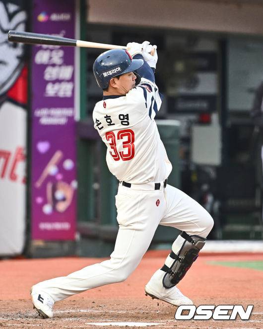 [OSEN=부산, 이석우 기자] 롯데 자이언츠 손호영 035 2025.03.29 / foto0307@osen.co.kr