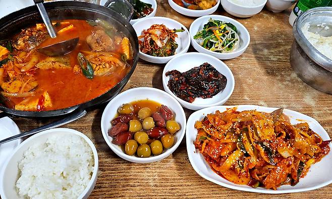 엄마네 냄비밥 한 상