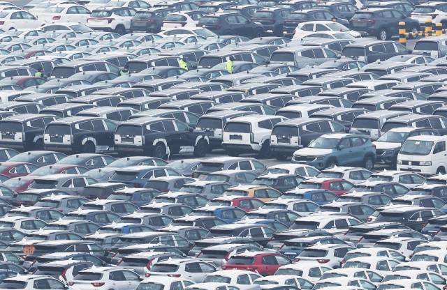 8일 경기도 평택항에 수출용 자동차가 세워져 있다. 연합뉴스.