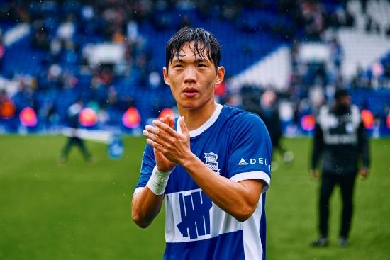 이명재가 19일(한국시간) 영국 버밍엄에 있는 세인트 앤드루스 경기장에서 열린 크롤리 타운과의 2024-2025시즌 리그원(3부) 43라운드 홈 경기에 교체 출전해 영국 무대 데뷔전을 치렀다. 버밍엄