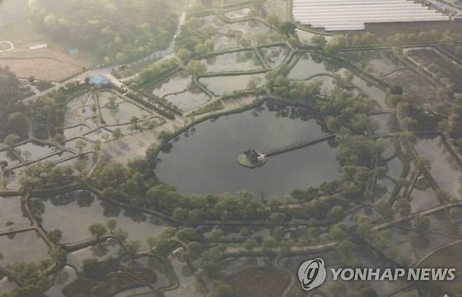 하늘에서 바라본 부여 궁남지 [연합뉴스 자료사진]