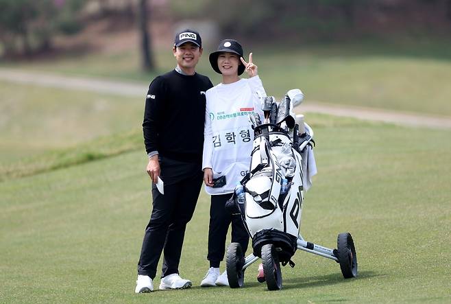 김학영과 아내 우세희 씨. [KPGA 제공. 재판매 및 DB 금지]