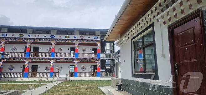 티베트(시짱) 자치구 린쯔시 루랑촌 소재 짱족 주민이 운영하는 민박집 모습. ⓒ News1 정은지 특파원