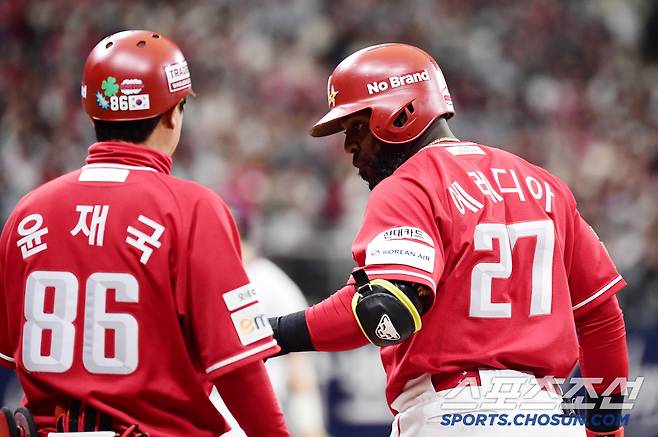 30일 고척스카이돔에서 열린 KBO리그 키움과 SSG의 경기. 1회 1타점 적시타 날린 SSG 에레디아. 고척=송정헌 기자songs@sportschosun.com/2025.03.30/