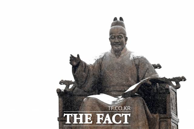 서울 종로구 광화문 세종대왕 동상. /더팩트 DB