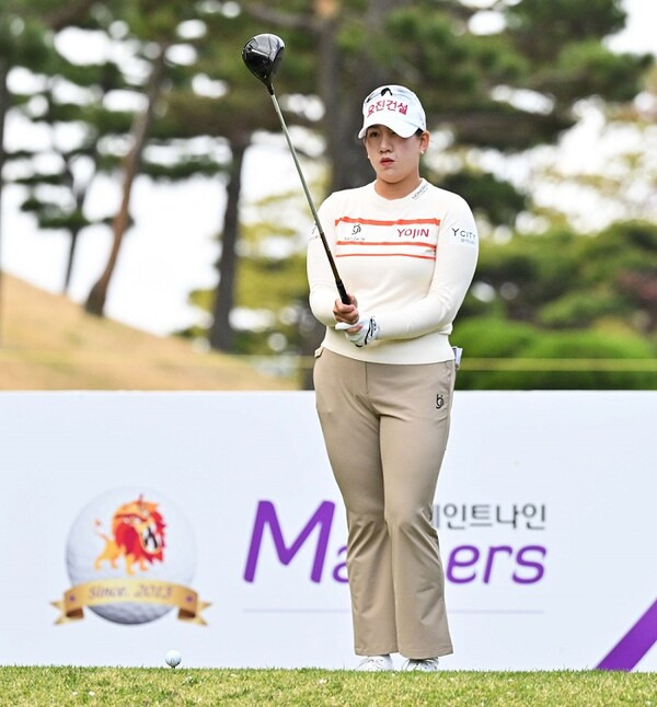 2025년 한국여자프로골프(KLPGA) 투어 넥센·세인트나인 마스터즈 우승 경쟁에 뛰어든 홍지원 프로가 2라운드에서 경기하는 모습이다. 사진제공=KLPGA