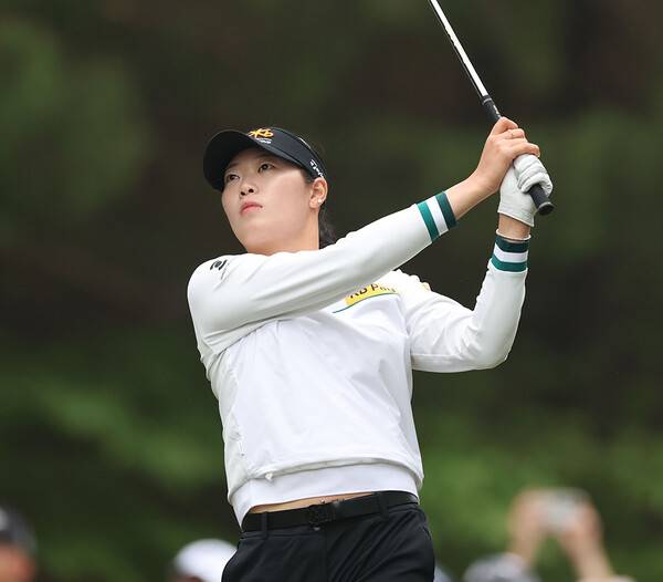 2025년 한국여자프로골프(KLPGA) 투어 넥센·세인트나인 마스터즈 대회 우승을 차지한 장타자 방신실 프로가 최종라운드에서 경기하는 모습이다. 사진제공=KLPGA
