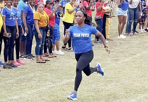 세계적인 여자 육상 단거리 스타 셸리 앤 프레이저-프라이스(39·자메이카)가 아들의 학교 운동회에 참석해 압도적인 실력을 뽐냈다. 인스타그램 캡처