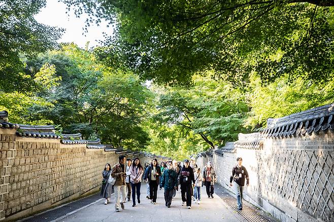지난해 창덕궁에서 열린 궁중문화축전 ‘아침 궁을 깨우다’ 프로그램. [사진 제공 = 국가유산진흥원]