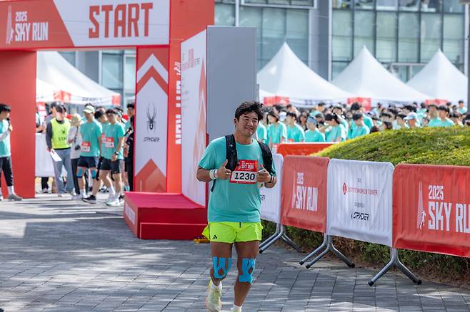 롯데월드타워 ‘스카이런’ 행사 출발 모습 <사진=롯데물산>