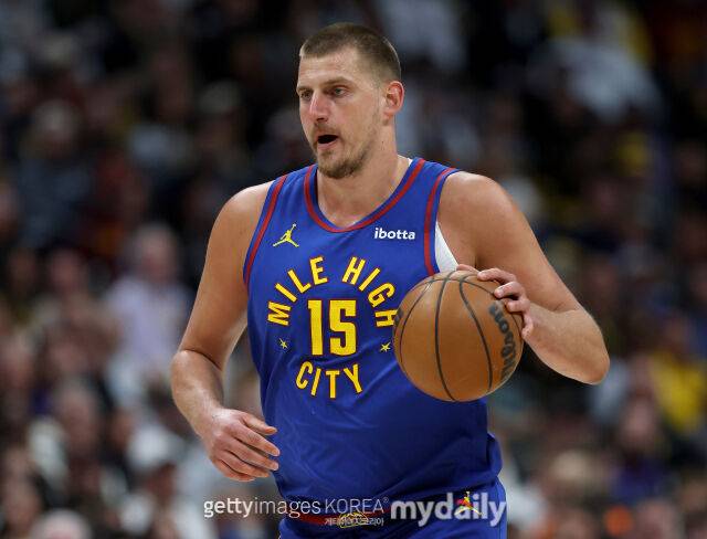 20일 LA 클러퍼스와 경기에서 드리블 하는 요키치. /게티이미지코리아