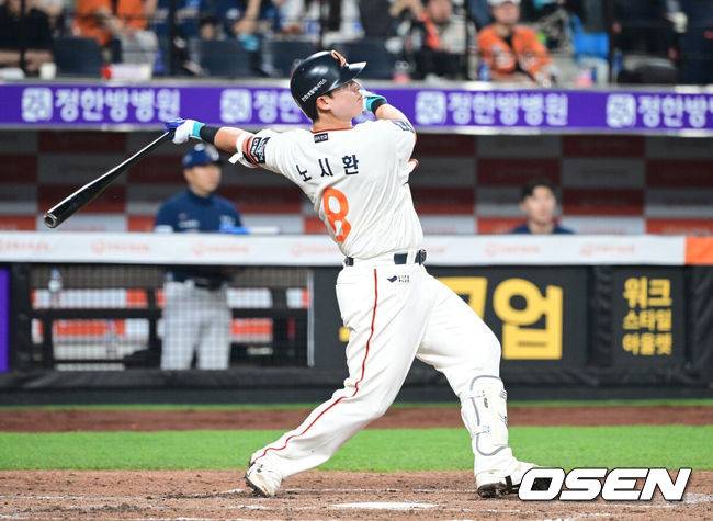 [OSEN=대전, 최규한 기자] 18일 오후 대전 한화생명 볼파크에서 ‘2025 신한 SOL Bank KBO리그’ 한화 이글스와 NC 다이노스의 경기가 열렸다.홈팀 한화는 엄상백, 방문팀 NC는 로건 앨런을 선발로 내세웠다.4회말 1사 주자없는 상황 한화 노시환이 달아나는 좌월 솔로포를 날리고 있다. 2025.04.18 / dreamer@osen.co.kr