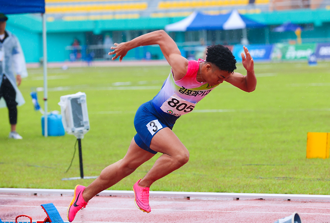 남자 100m 유망주 나마디 조엘 진. 대한육상연맹
