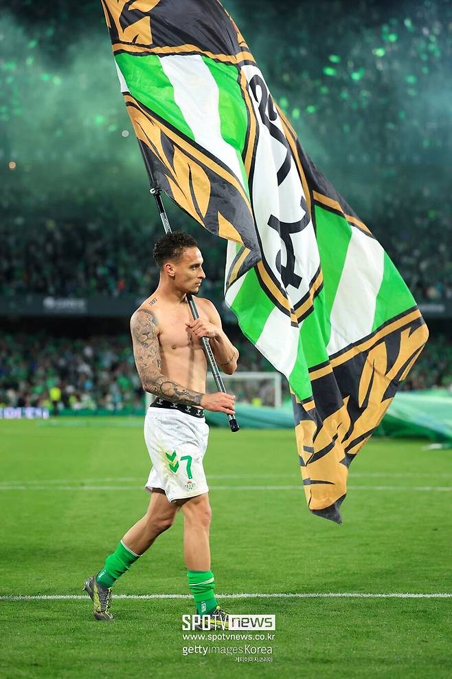 ▲ 맨유는 2022년 아약스에서 안토니 영입 당시 옵션 금액 포함 총액이 무려 8,600만 파운드라는 거액을 지급했다. 하지만, 그가 맨유에서 보여준 기록은 총 62경기 5골 3도움이 전부였다. 베티스에서는 제대로 날개를 달았다.