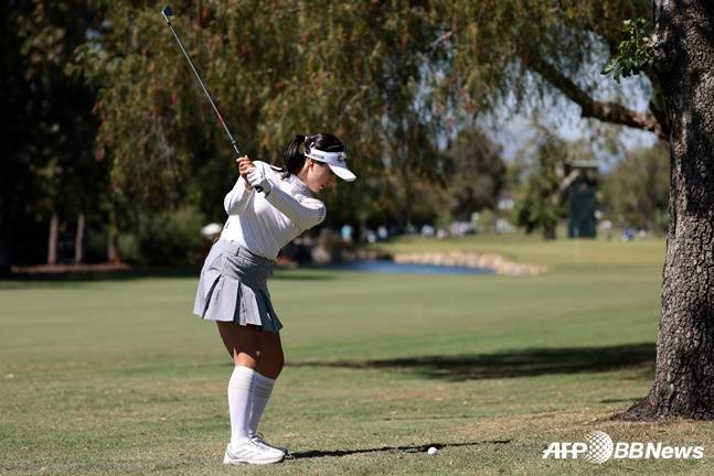 윤이나가 아이언샷을 준비하고 있다. /AFPBBNews=뉴스1