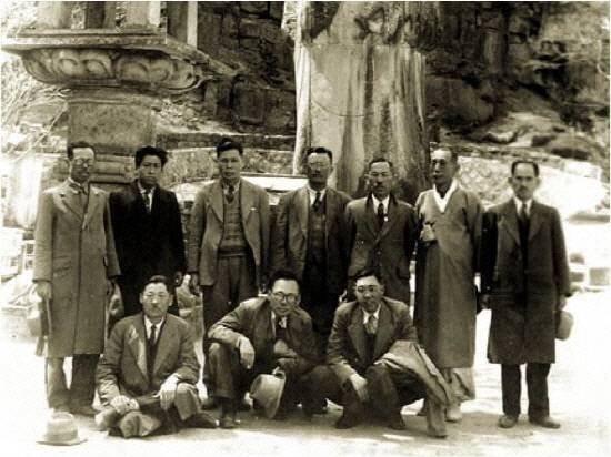 형평사 본부 사람들. 뒷줄 오른쪽부터 이학찬, 강상호, 맨왼쪽 장지필